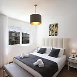 Pearl - In A Luxury Apartment