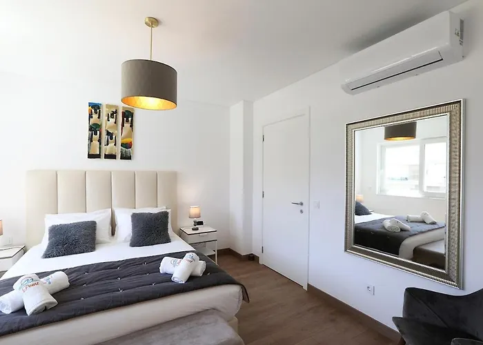 Pearl - In A Luxury Nazaré